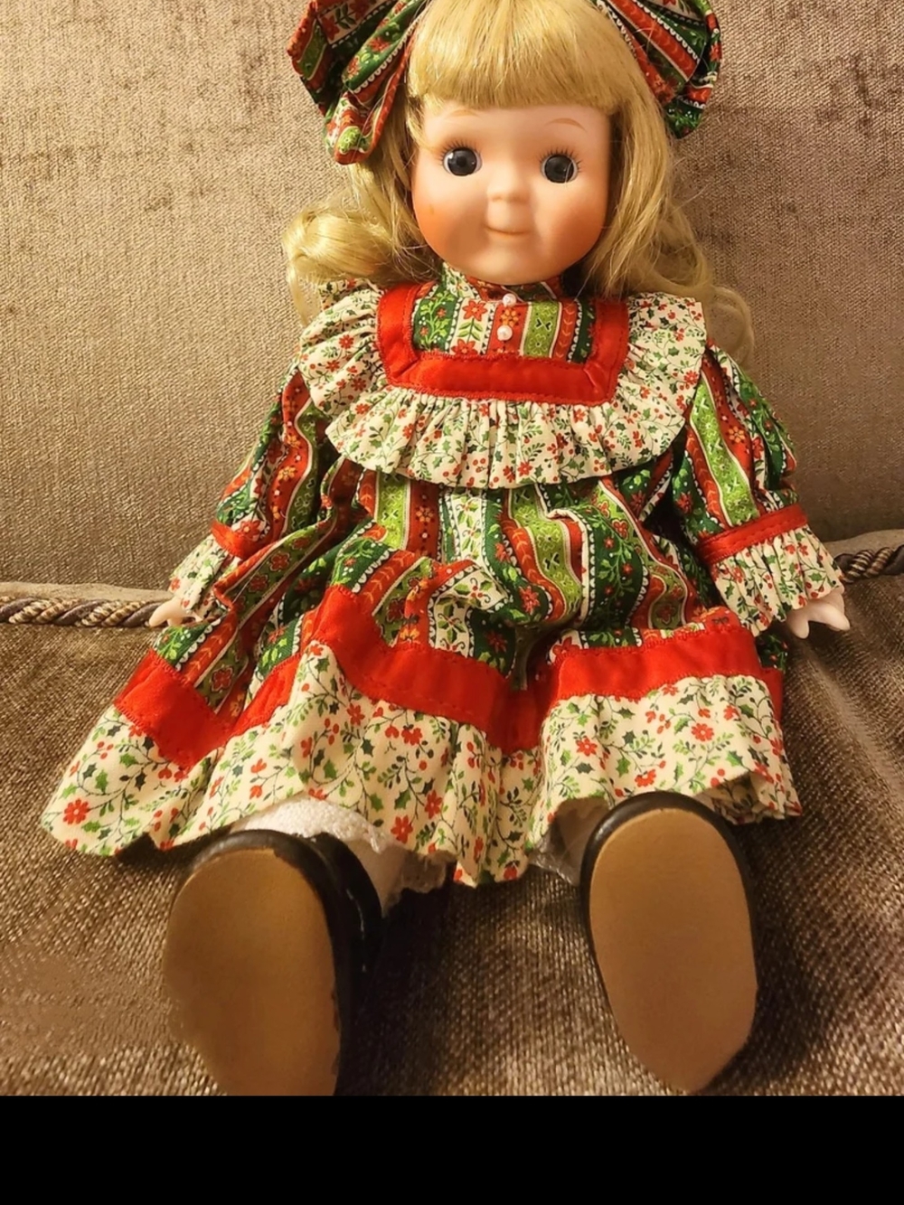 Victoria Ashley Vintage 12" musical porcelain Doll.